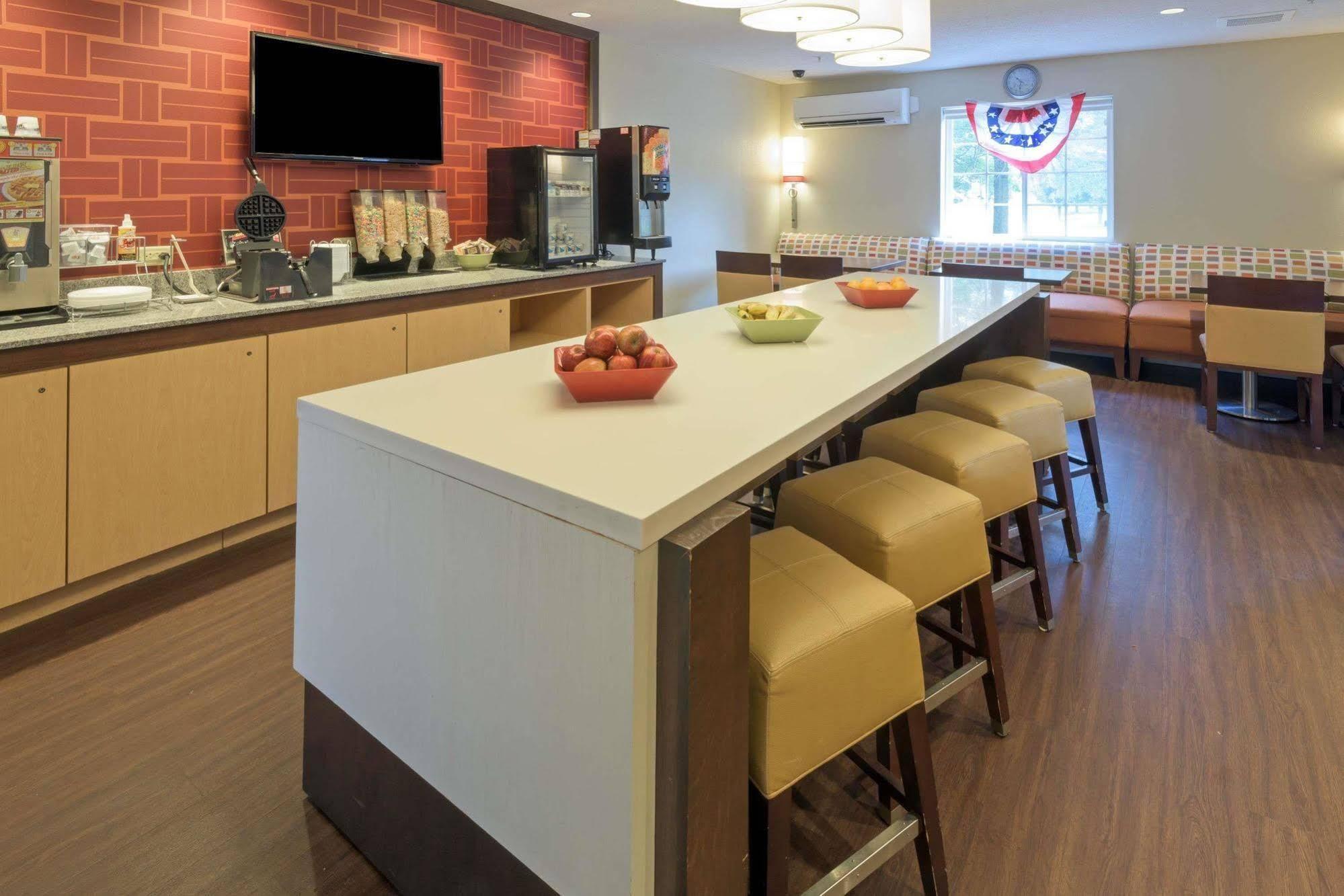 Mainstay Suites Hartford Меридън Екстериор снимка