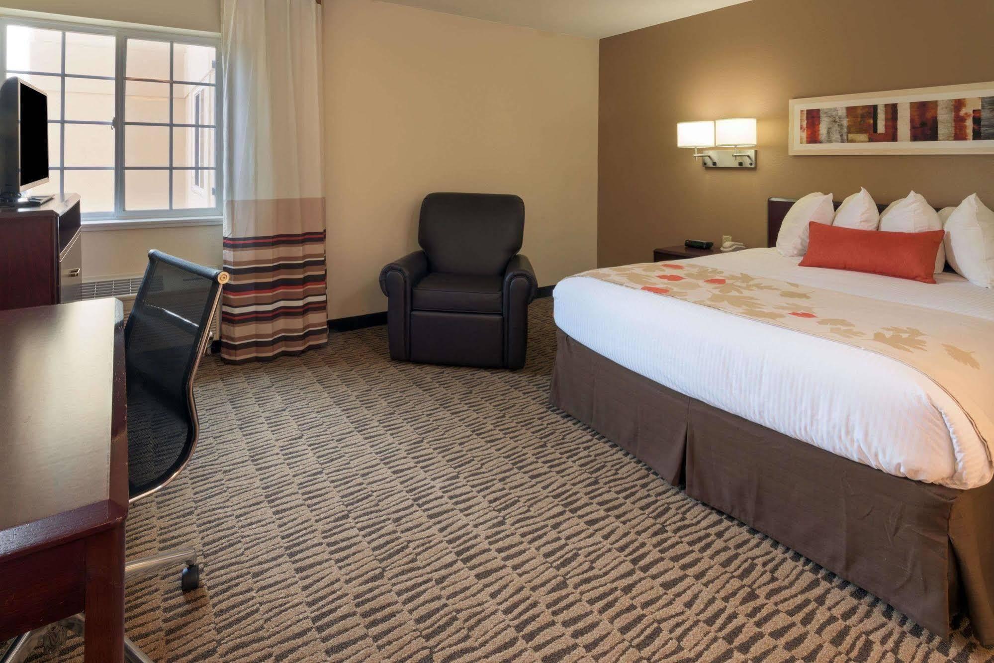 Mainstay Suites Hartford Меридън Екстериор снимка