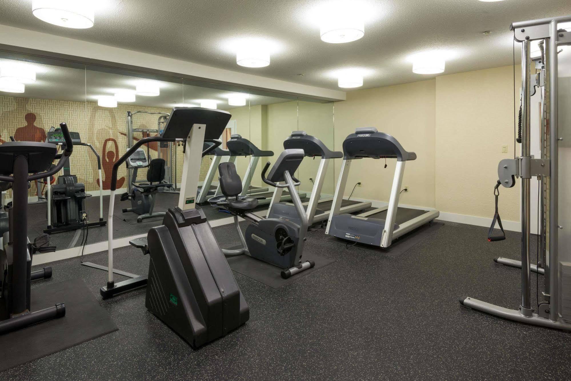Mainstay Suites Hartford Меридън Екстериор снимка