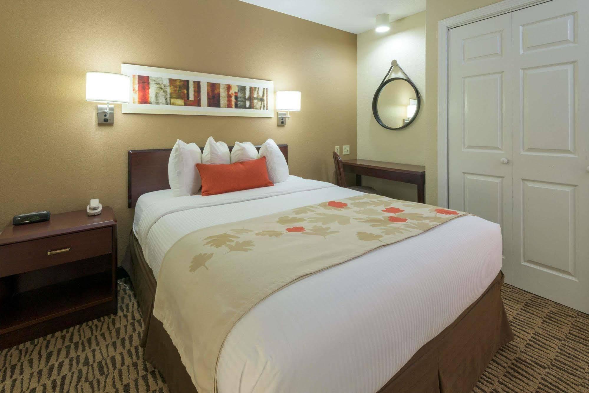 Mainstay Suites Hartford Меридън Екстериор снимка