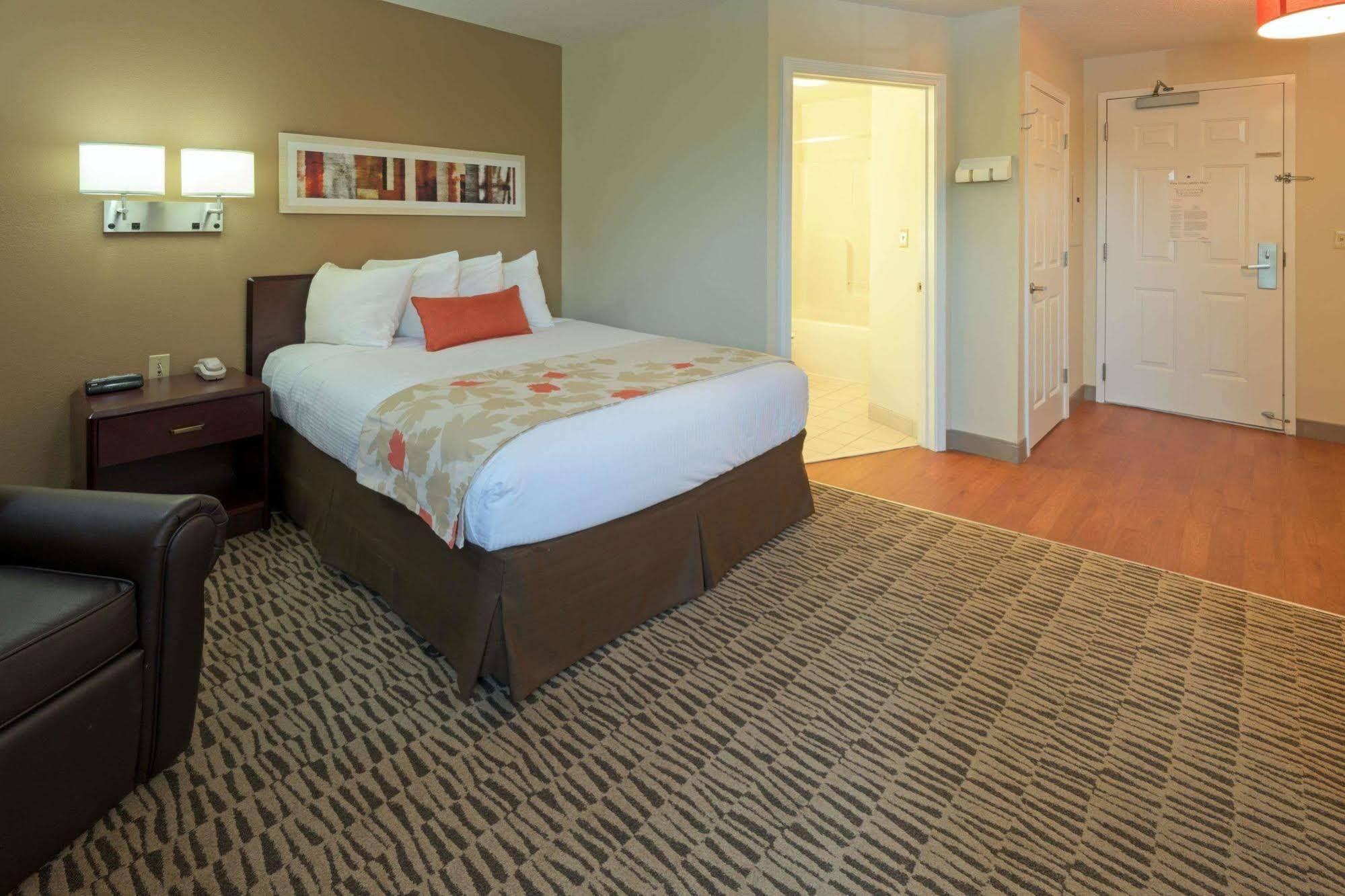 Mainstay Suites Hartford Меридън Екстериор снимка