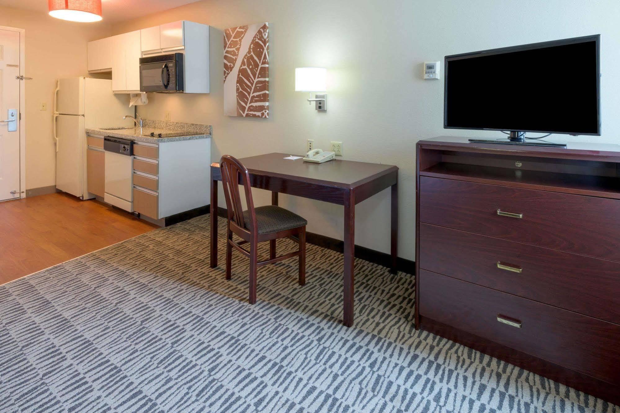 Mainstay Suites Hartford Меридън Екстериор снимка