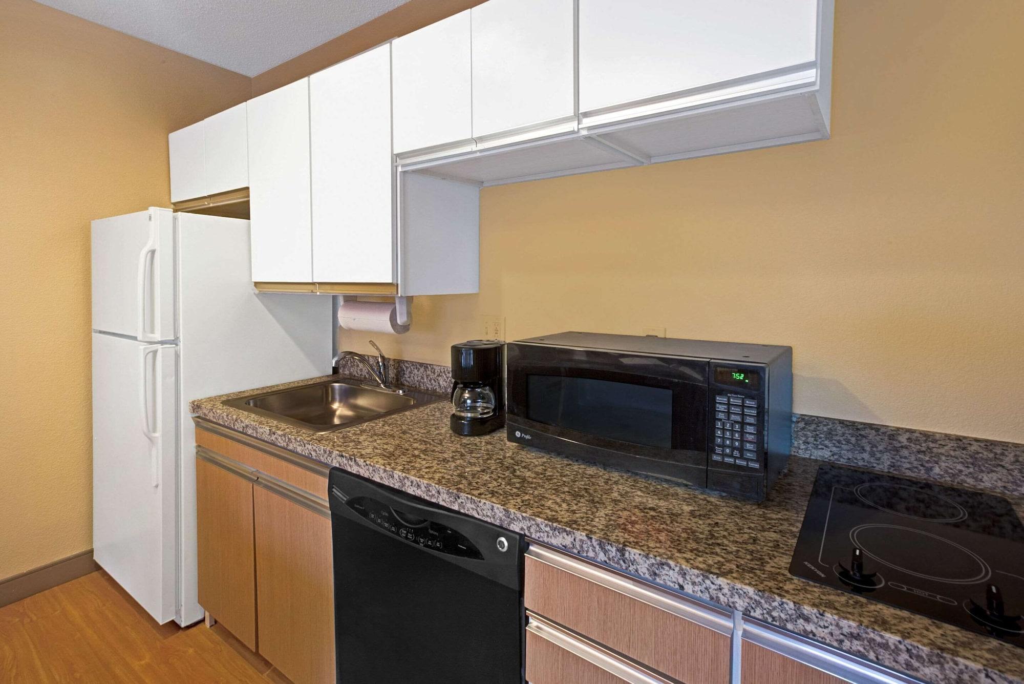Mainstay Suites Hartford Меридън Екстериор снимка