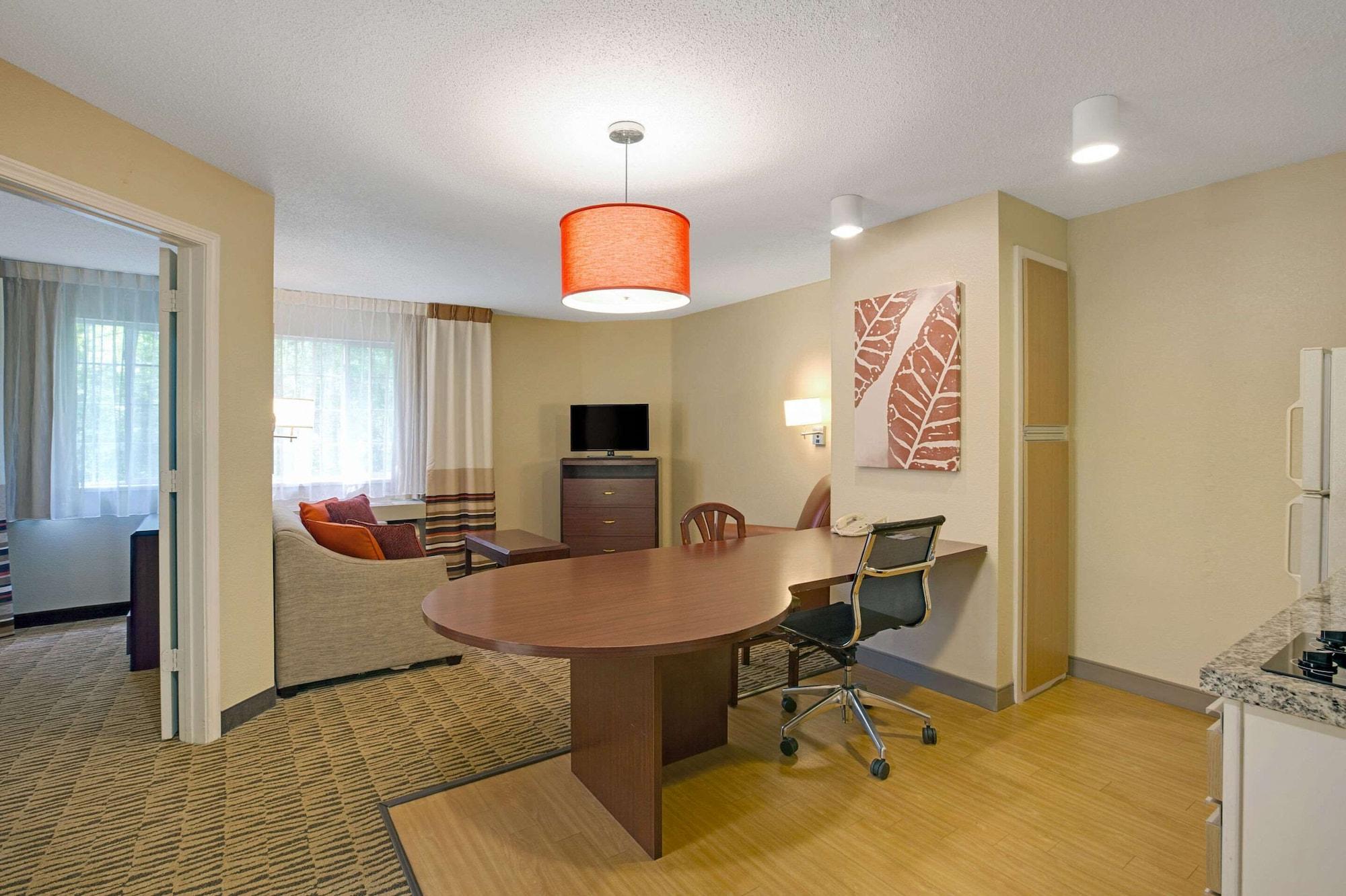 Mainstay Suites Hartford Меридън Екстериор снимка