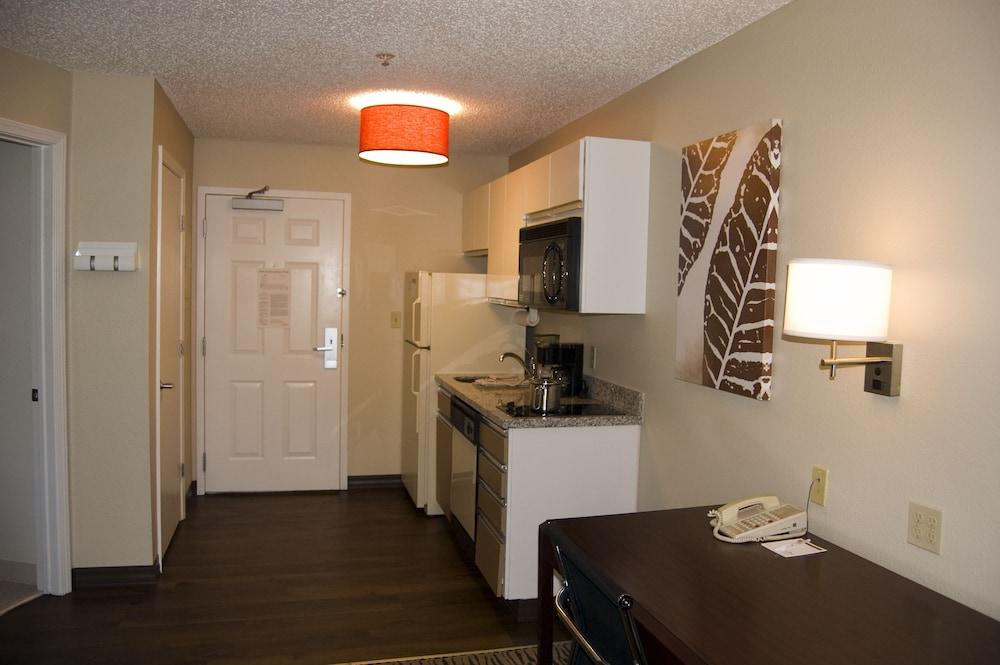 Mainstay Suites Hartford Меридън Екстериор снимка