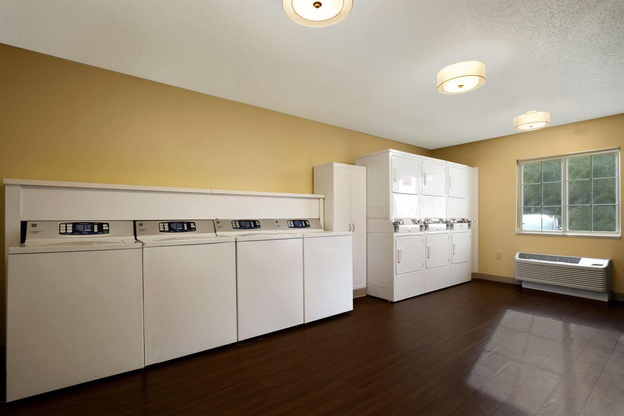 Mainstay Suites Hartford Меридън Екстериор снимка