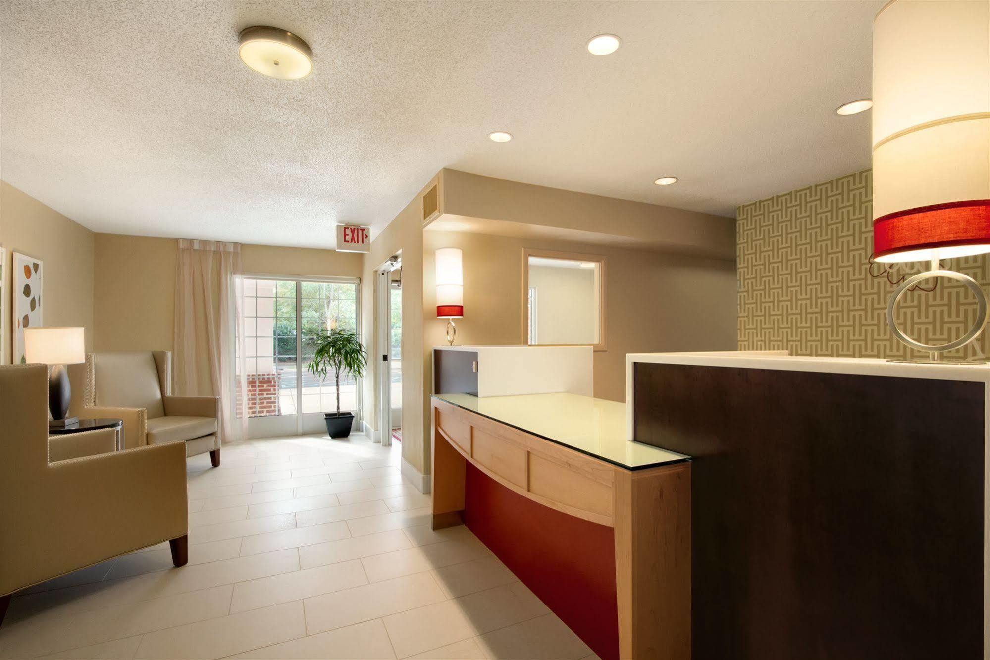 Mainstay Suites Hartford Меридън Екстериор снимка