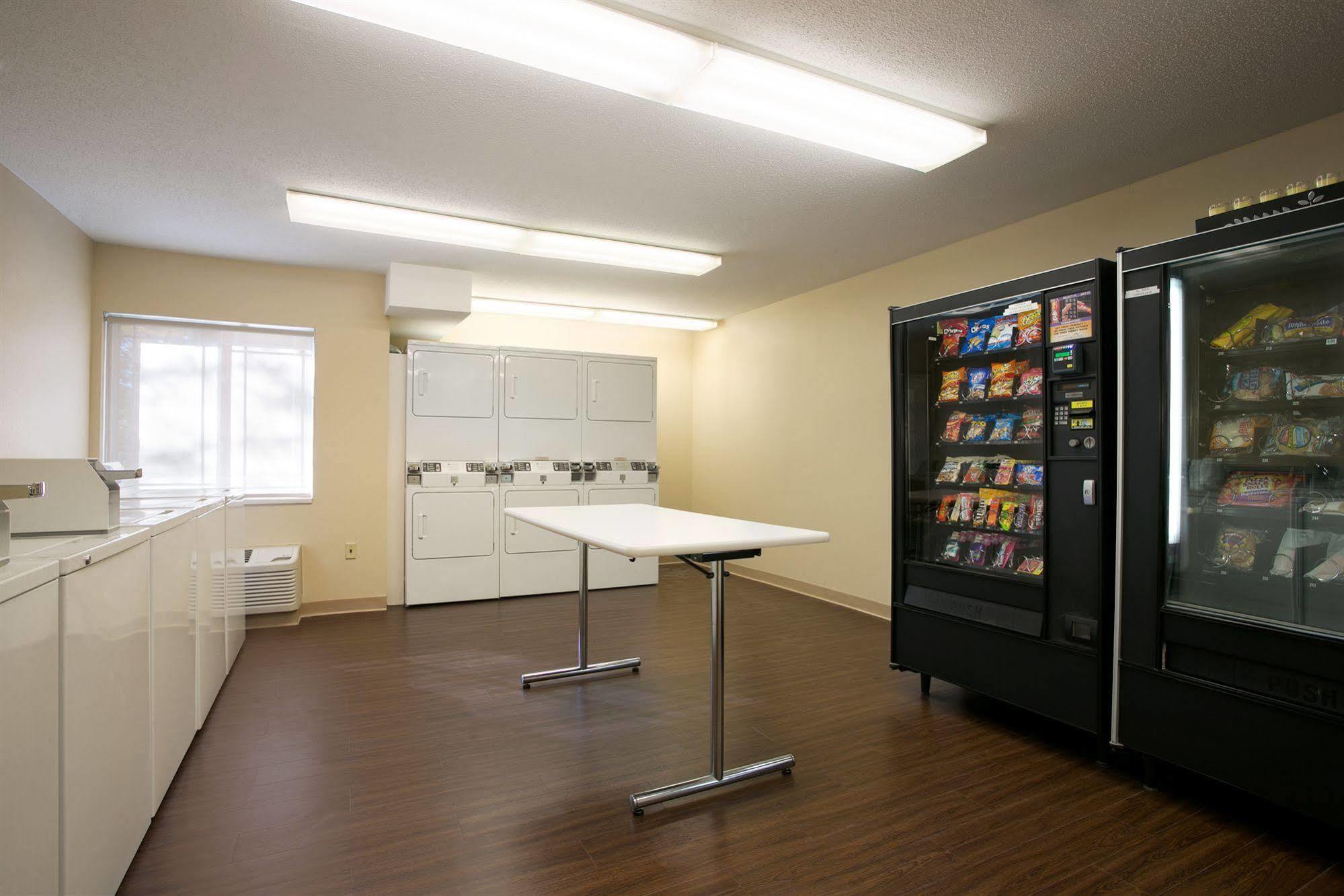 Mainstay Suites Hartford Меридън Екстериор снимка