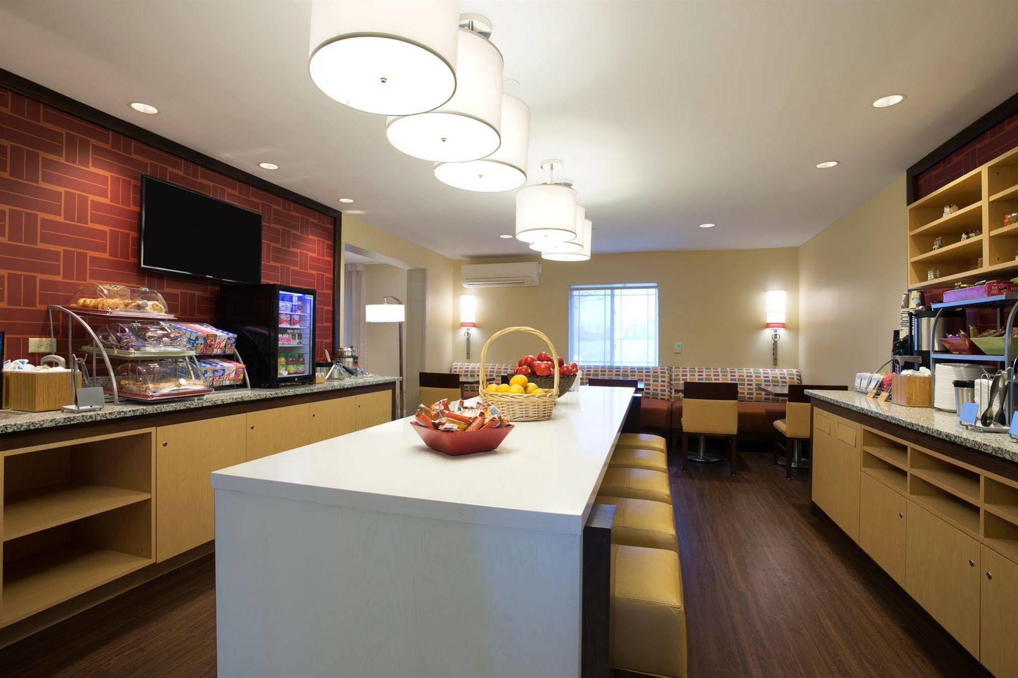 Mainstay Suites Hartford Меридън Екстериор снимка