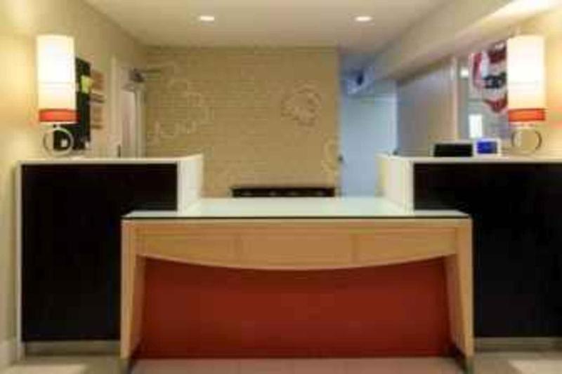 Mainstay Suites Hartford Меридън Екстериор снимка